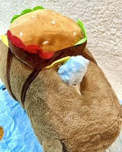 Peluche Con Manta Dentro Capybara Mochila Hamburguesa en internet
