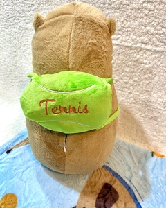 Peluche Con Manta Dentro Capybara Tennis - comprar online