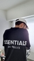 Remera Essentials Los angeles Negra
