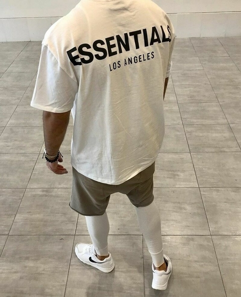 Remera Essentials blanca
