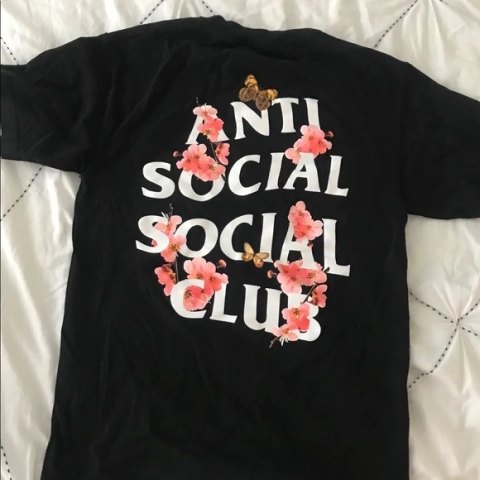 Remera Anti Social Sakura Spring Collection