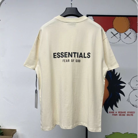 Remera Essentials Beige Espalda