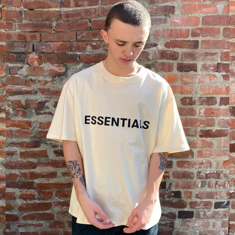 Remera Essentials Beige Frontal