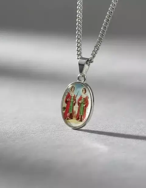 Colar Pingente Medalha Cosme e Damiao corrente prateada - comprar online