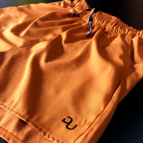 Shorts Masculino Caramelo na internet