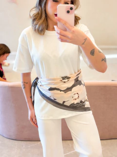 Lenço cetim 90x90 (floral rosa bebe e cinza) - comprar online