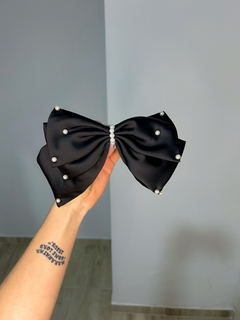 Laço de cabelo acetinado (preto) na internet