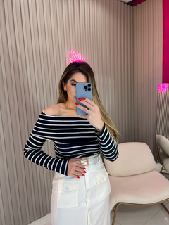 Blusa Laura ombro a ombro canelado (preto/cinza) na internet