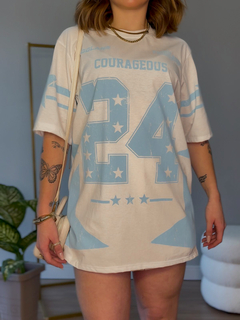 Maxi T-shirt courageous 24 (off white e azul) na internet
