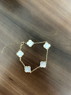 Imagem do Pulseira florzinhas vanncleff off white (inspiração) (DOURADO)