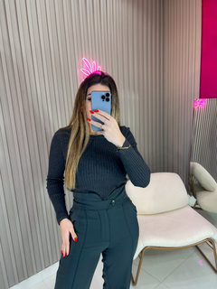 Blusa/cropped cacharrel segunda pele tricot modal premium (chumbo) - loja online