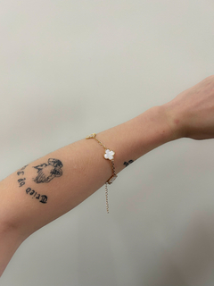 Pulseira florzinhas vanncleff off white (inspiração) (DOURADO) - comprar online