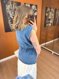 colete iolanda jeans ALONGADO lavagem media - Jordanna Galia Store
