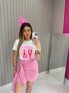 T shirt lasgosta (off white e rosa) - Jordanna Galia Store