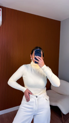 BLUSA TÉRMICA GOLA ROLÊ SUSAN ZHENG (off white) - Jordanna Galia Store