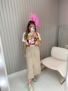 T shirt golinha estampa (off white/ fundo animal print) - comprar online