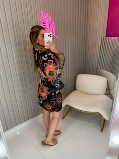 Vestido Over estampa tropical (preto estampado) na internet