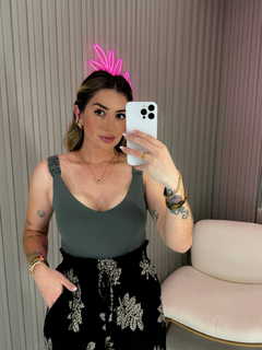 BODY Jéssy alcinha franzida suplex (cinza chumbo) na internet
