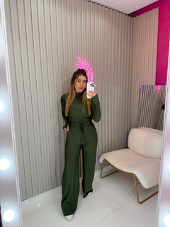 CONJUNTO Jordanna crepe anarruga (verde militar)