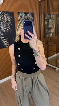 blusa regata nicole com botoes tricot modal (preto) na internet
