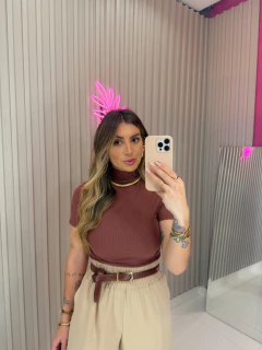 Imagem do Blusa sofia basica com golinha canelada (marrom)