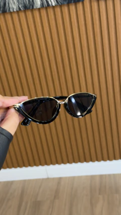OCULOS GATINHO DOURADO (PRETO) - comprar online