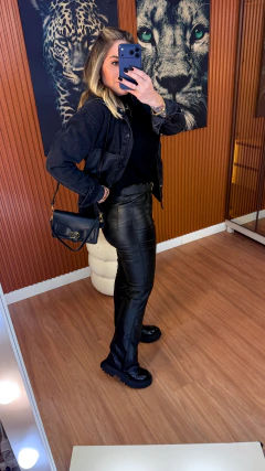 CALÇA bailarina/ boot cut couro eco peluciada (preto) na internet