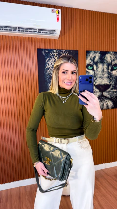 BLUSA TÉRMICA CANELADA GOLINHA SUSAN ZHENG (verde militar) - loja online