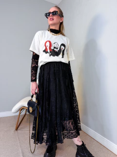T-shirt maxi miranda , andy e emily (Off white ) na internet