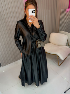 Conjunto Lais saia + camisa em courino / resina (preto) na internet