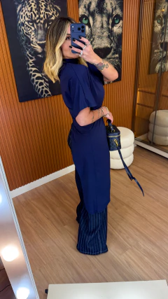 Blusa brunet manga morcego assimetrica poliamida (azul marinho) - Jordanna Galia Store