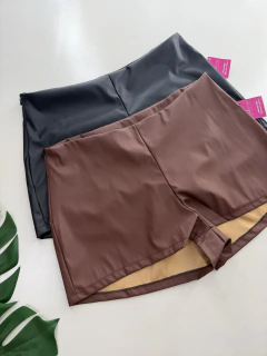 Micro Short Couro Fake