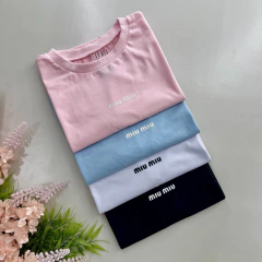 Blusa T-shirt Miu Miu na internet