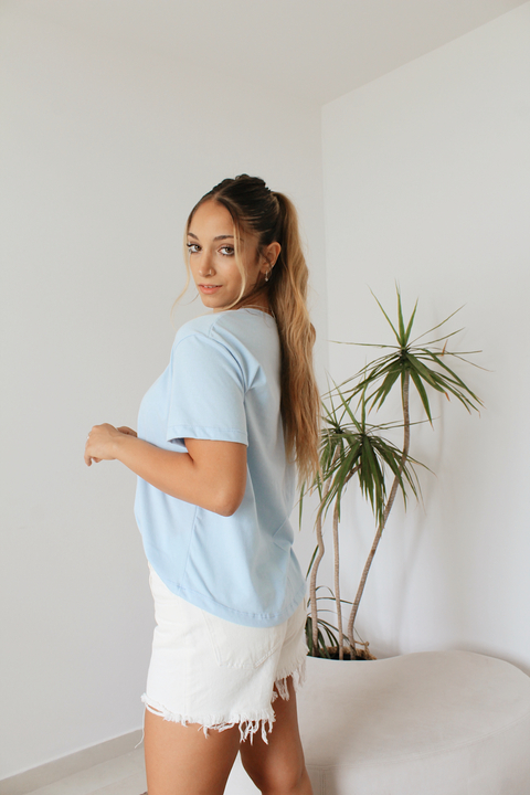 REMERA ARIANA CELESTE | TALLE S-XXL - SIN CAMBIO