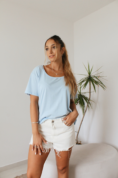 REMERA ARIANA CELESTE | TALLE S-XXL - VASQUITAS