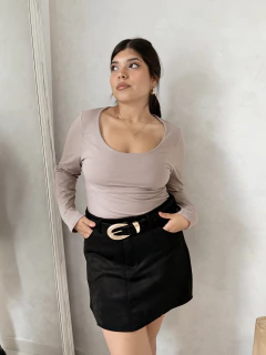 REMERA AMIRA BEIGE | TALLE S AL XXL - VASQUITAS