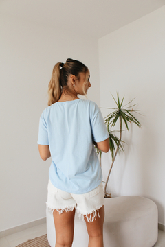 REMERA ARIANA CELESTE | TALLE S-XXL en internet