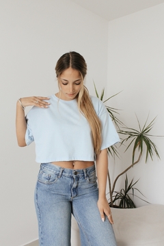 REMERA CROP CELESTE | Talle S al XXL