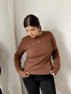 REMERA GENA MARRÓN | TALLE S AL XXL - VASQUITAS