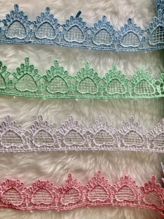 Renda guipir coração (metro) na internet