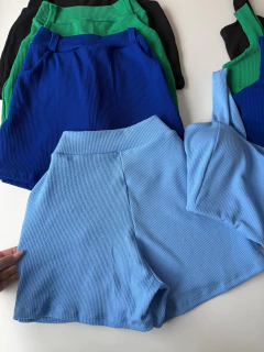 Conjunto Shorts Saia e Cropped Hanna Plus na internet