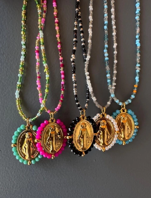 Medalla milagrosa con collar de mostacillas - comprar online