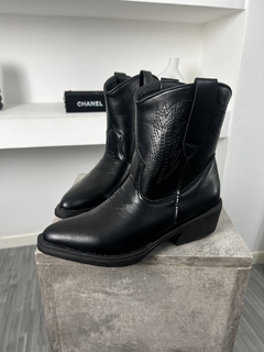 Dallas - vegan - Mark Showroom