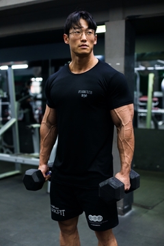 REMERA PERFORMANCE LOCATION BLACK