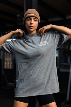 REMERA OVERSIZE PREMIUM DINO IRON en internet