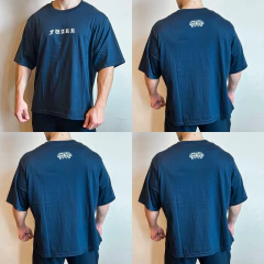 REMERA BOXY NEW GOTHIC BLACK - comprar online