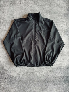 (CAMPERA) WINDKIT LINE FULL BLACK en internet
