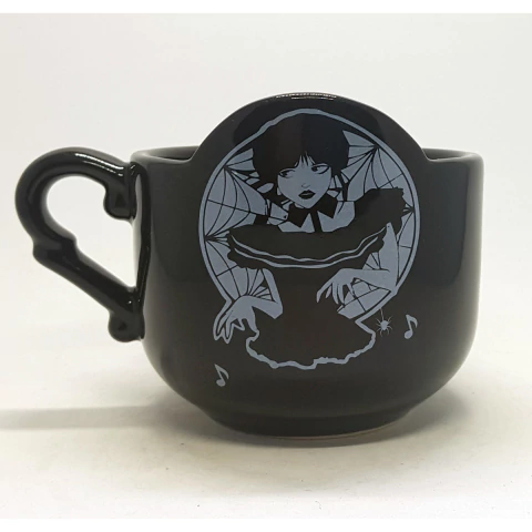 Taza Reborde Merlina Dancing