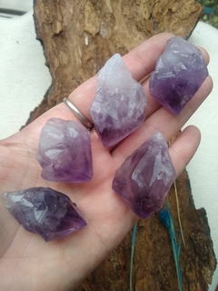 amatista violeta en punta