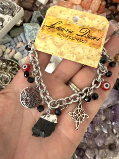 pulsera triple protección nudo de bruja, tetragrammaton y turmalina